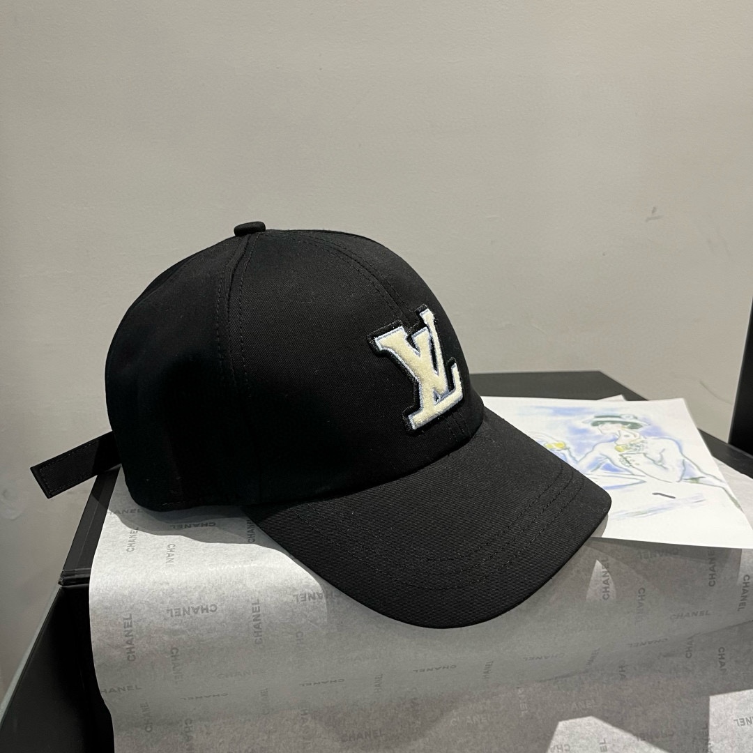 🆕

Lv新款鸭舌帽 头围57cm