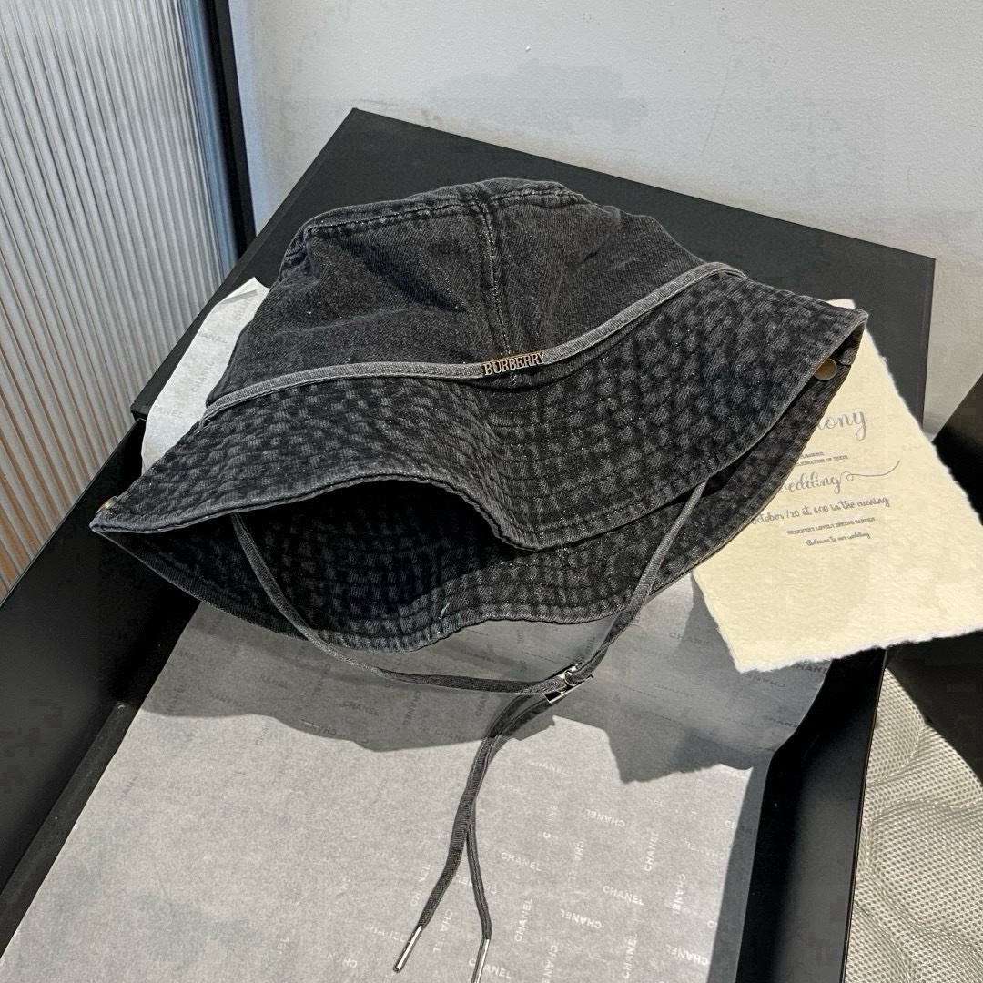 🆕

burberry巴宝莉新款牛仔渔夫帽，头围57cm