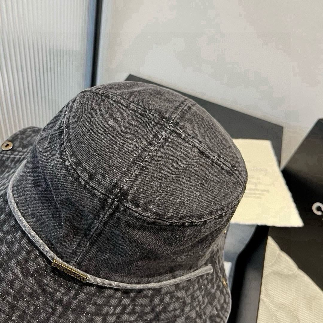 🆕

burberry巴宝莉新款牛仔渔夫帽，头围57cm