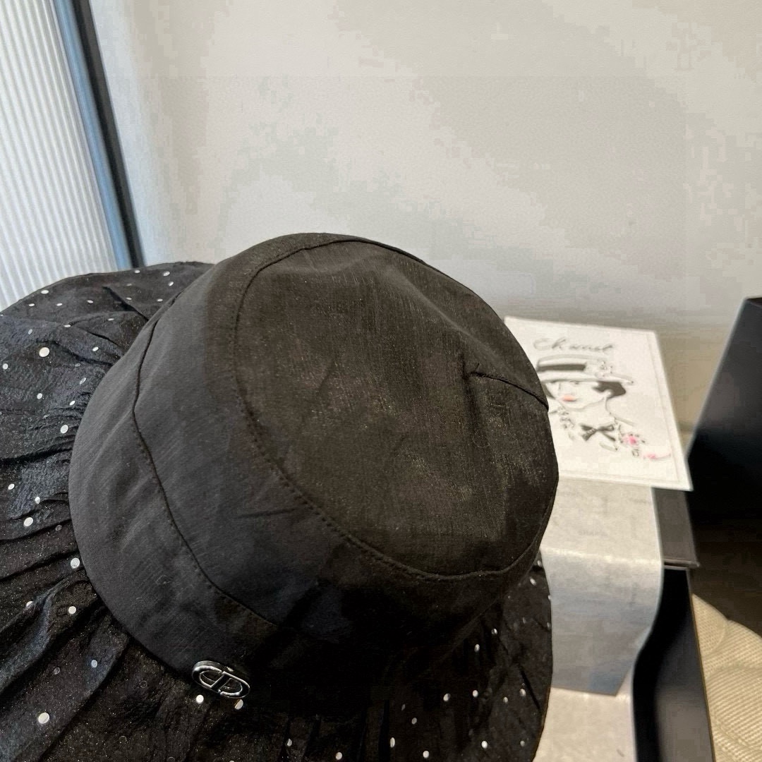 🆕

Dior迪奥新款遮阳渔夫帽，荷叶边遮阳帽，名媛风，头围57cm