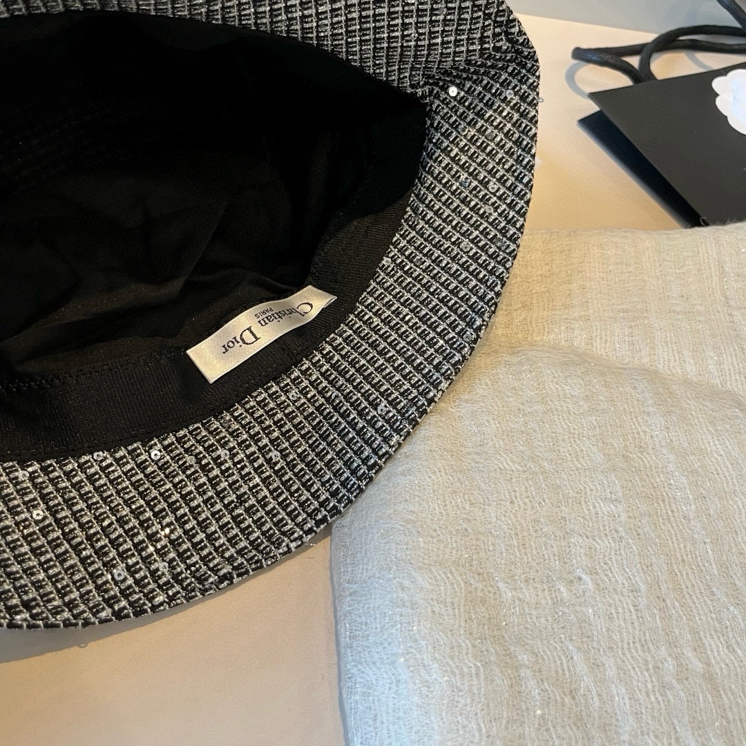 🆕

Dior新款渔夫帽，闪片渔夫帽，春秋新款，头围57cm