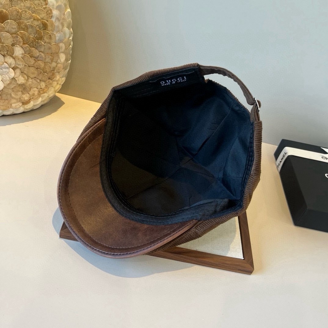 🆕

Gucci古奇新款鸭舌前进帽，灯芯绒面料，头围57cm