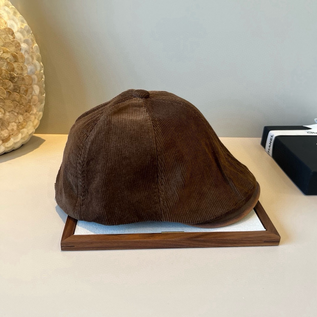 🆕

Gucci古奇新款鸭舌前进帽，灯芯绒面料，头围57cm