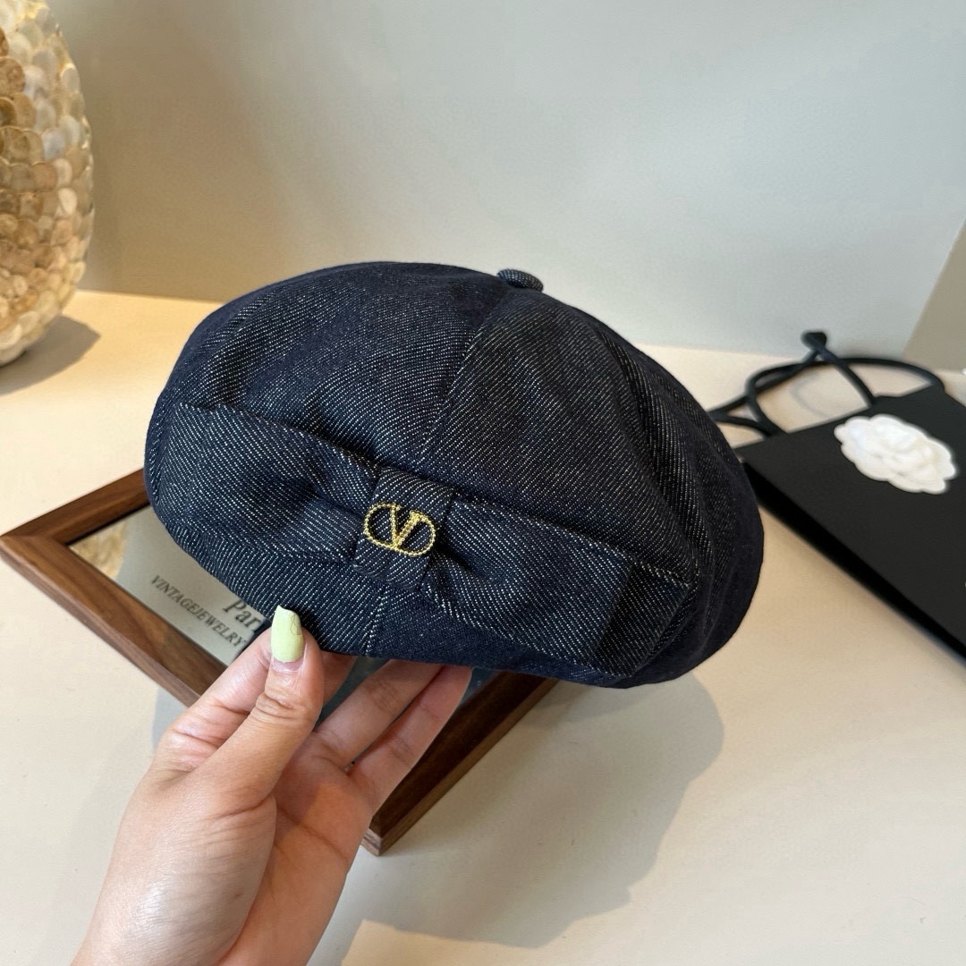 🆕

华伦天奴新款贝雷帽 头围57cm