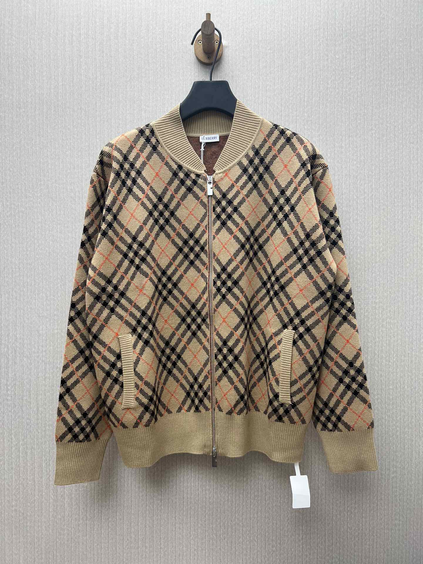 Nueva chaqueta ligera Burberry 25ss, confeccionada en tejido mezcla de lana y mohair, decorada con cuadros de punto Bur…