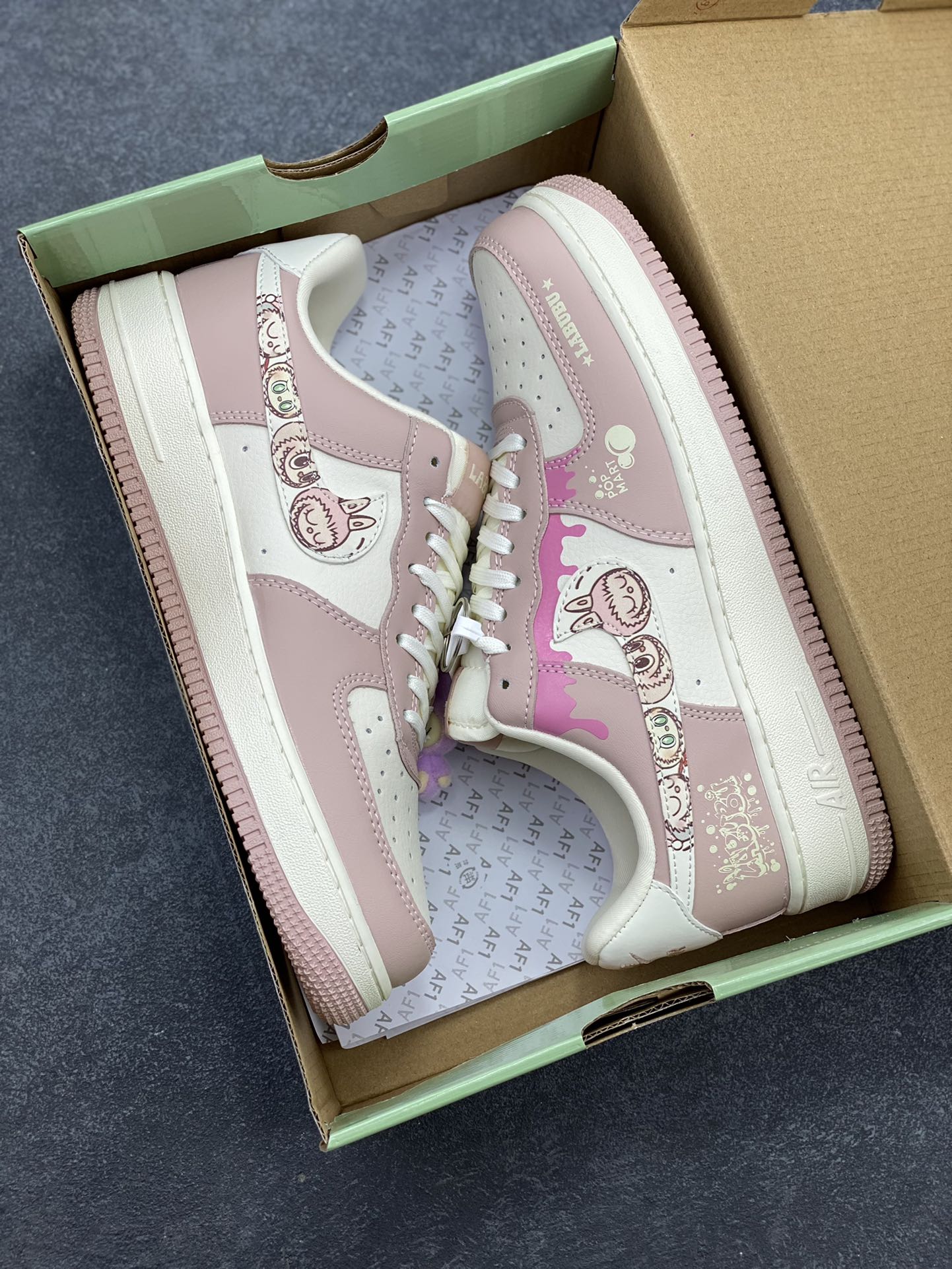 图片[9]-NIke Air Force 1 \’07 Low “米粉拉布布”空军一号 低帮 运动鞋 休闲鞋 折边针车 工艺难度大 原楦头原纸板 原装鞋盒 定制五金配件 内置全掌气垫 原厂鞋底 货号：KB1688-006 尺码：36 36.5 37.5 38 38.5 39 40 40.5 41 42 42.5 43 44 44.5 45-选品中心