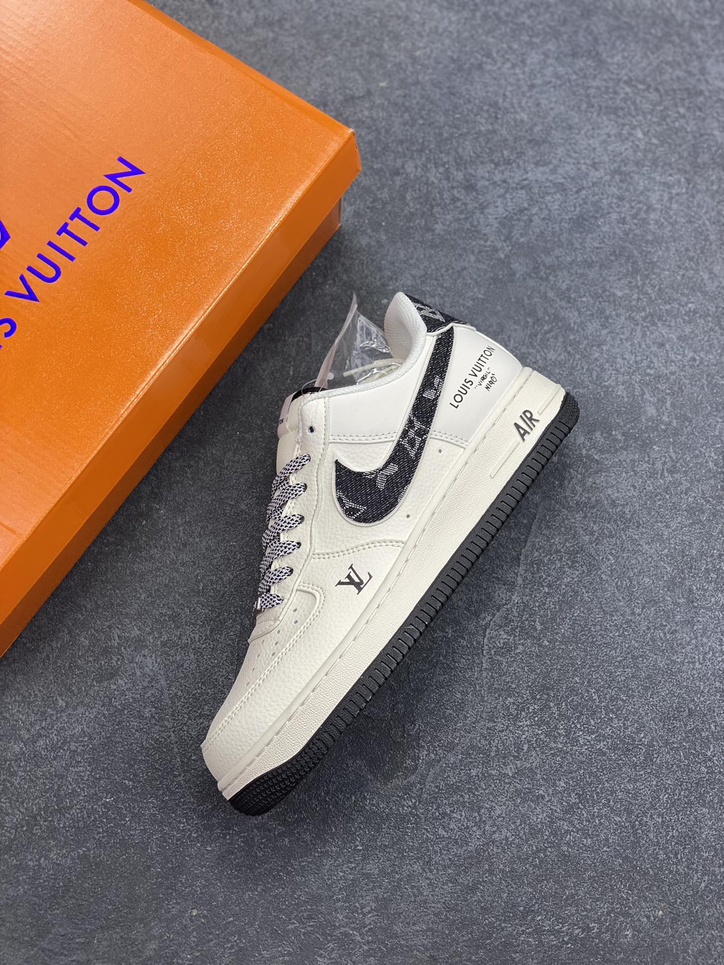 图片[7]-NIke Air Force 1 \’07 Low “LV联名——黑牛仔印花”空军一号 低帮 运动鞋 休闲鞋 折边针车 工艺难度大 原楦头原纸板 原装鞋盒 定制五金配件 内置全掌气垫 原厂鞋底 货号：SM6668-108 尺码：36 36.5 37.5 38 38.5 39 40 40.5 41 42 42.5 43 44 44.5 45-选品中心