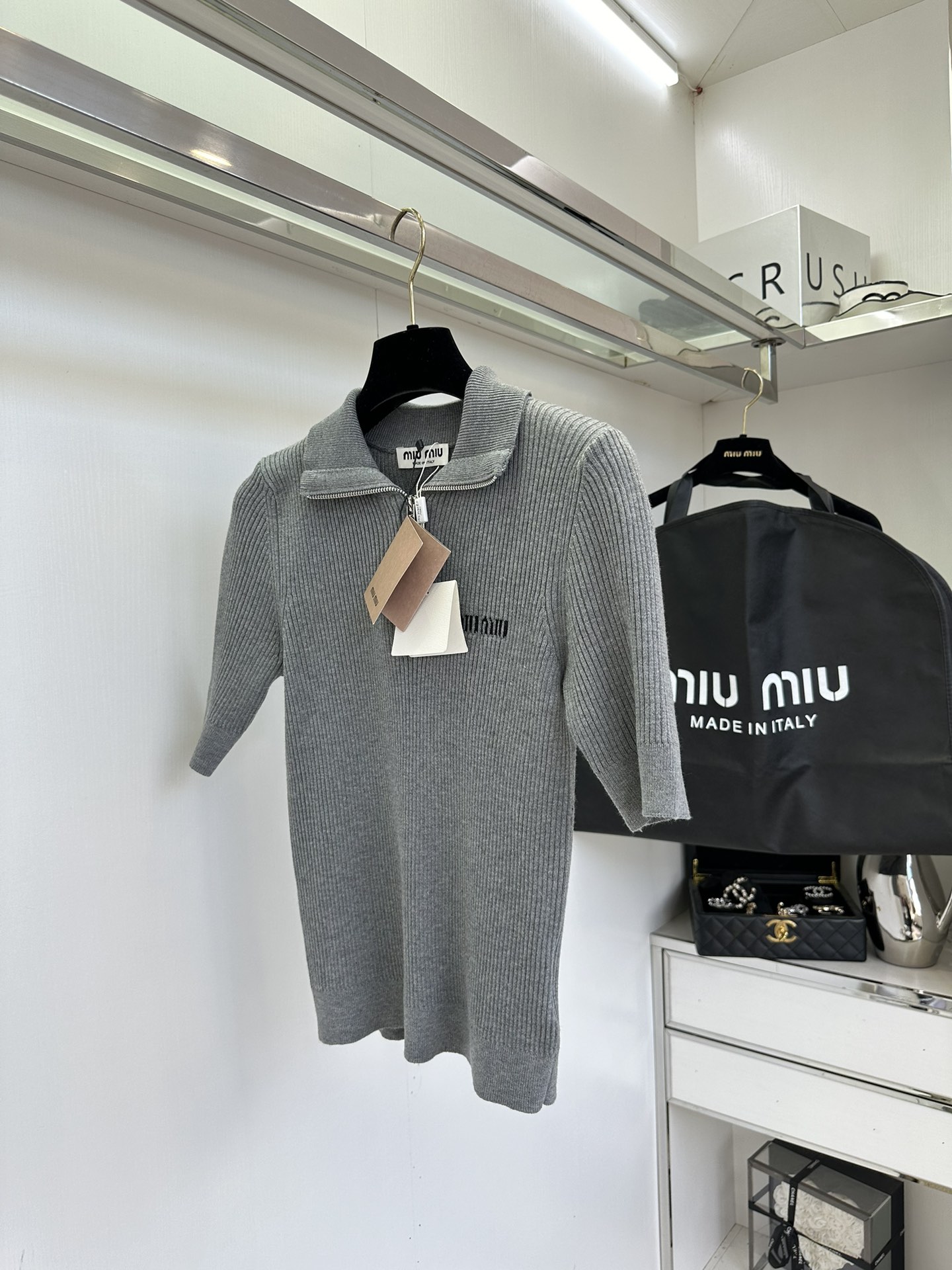 Elegant Gray Knit Short Sleeve Top - Slim Fit & Versatile 4 i1755960776 7246 2