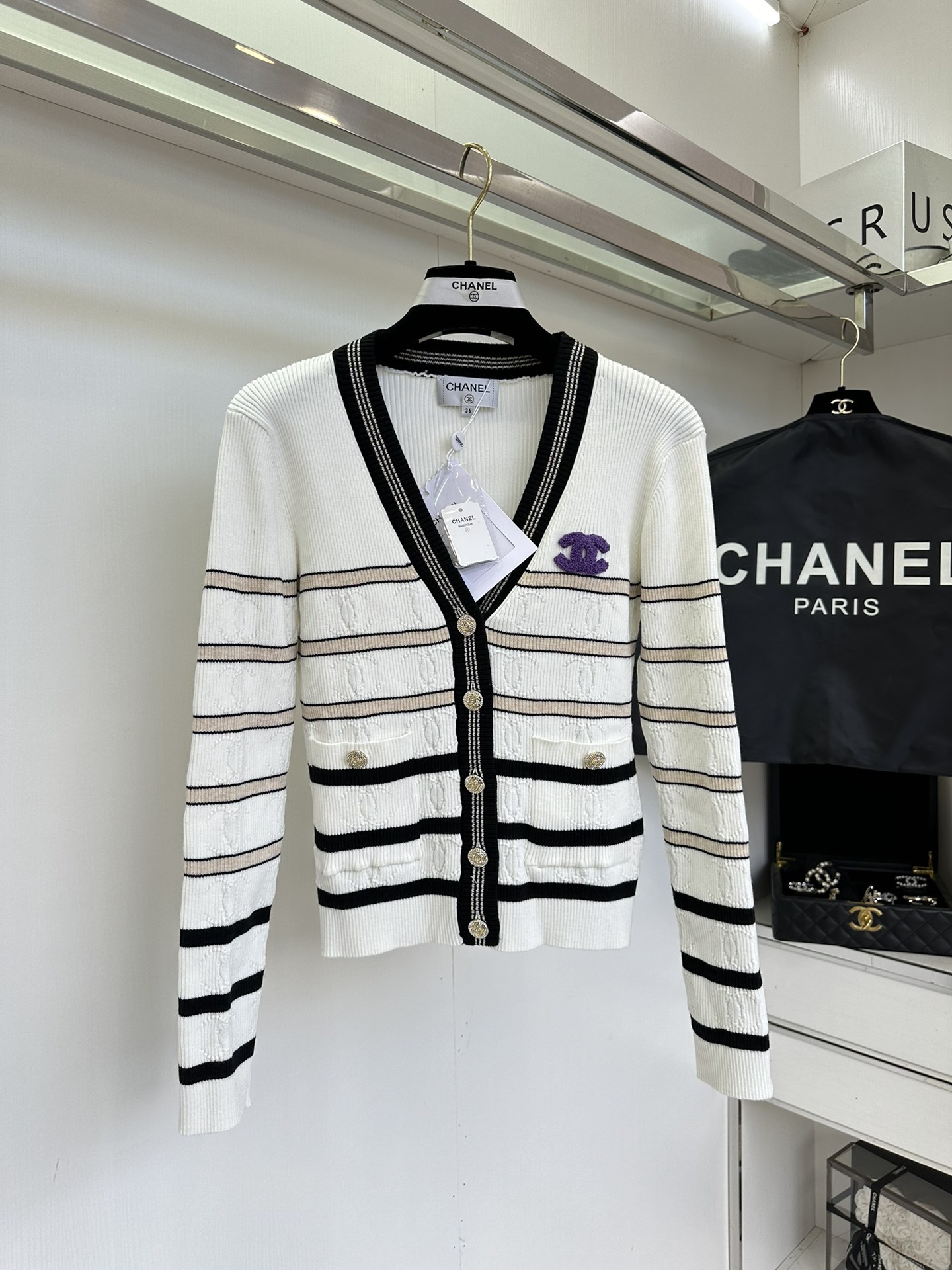 Striped Knit Cardigan with V-Neck - Elegant and Comfortable Fit 2 i1755961816 254 0