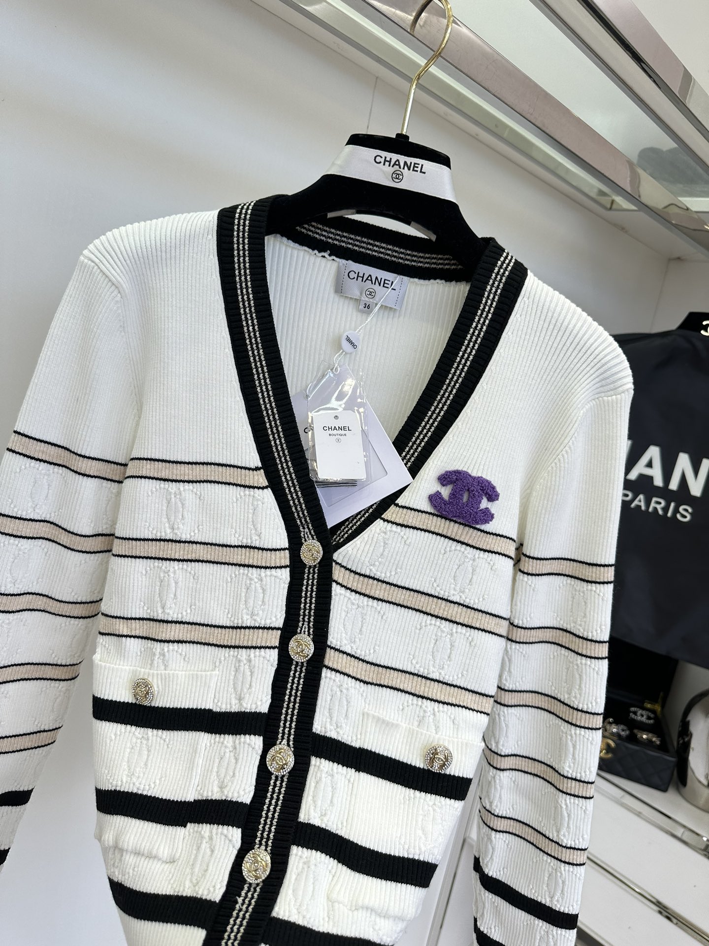 Striped Knit Cardigan with V-Neck - Elegant and Comfortable Fit 5 i1755961816 3182 3