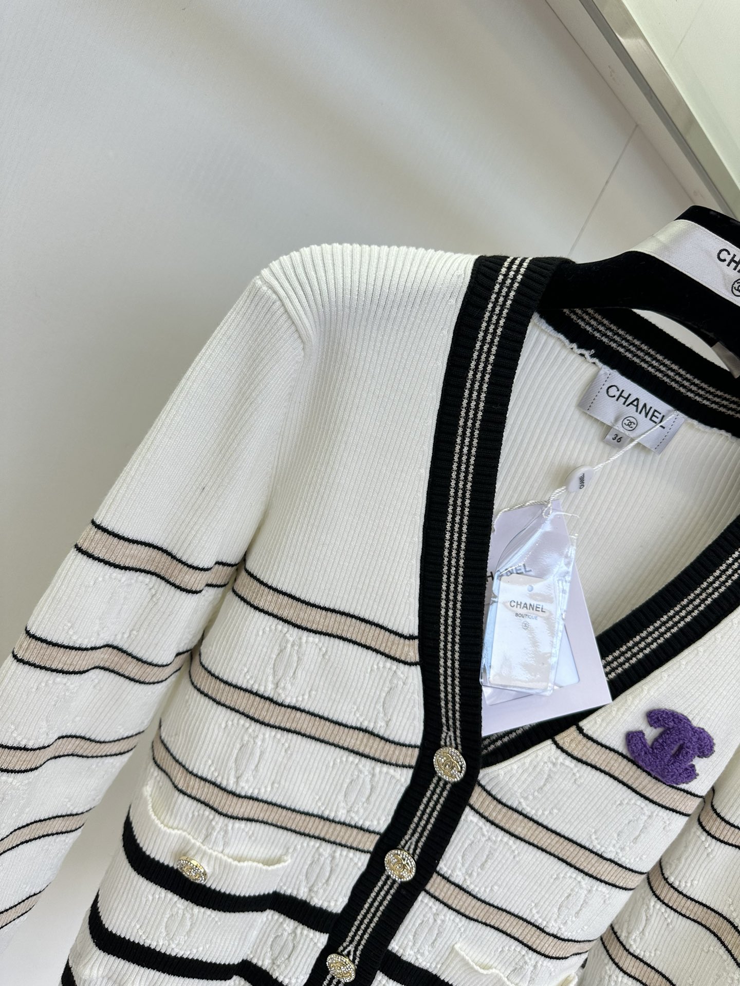 Striped Knit Cardigan with V-Neck - Elegant and Comfortable Fit 7 i1755961816 7194 5