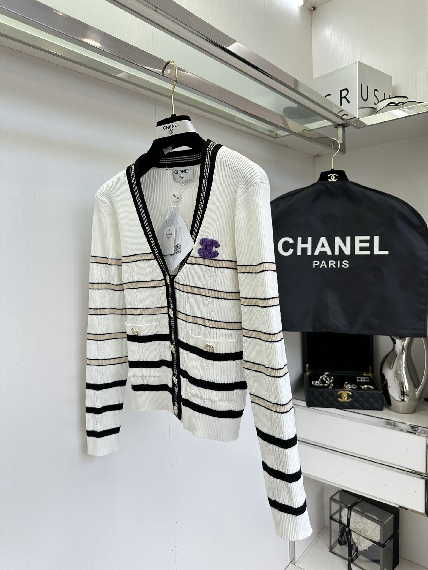 Striped Knit Cardigan with V-Neck - Elegant and Comfortable Fit 4 i1755961816 7381 2