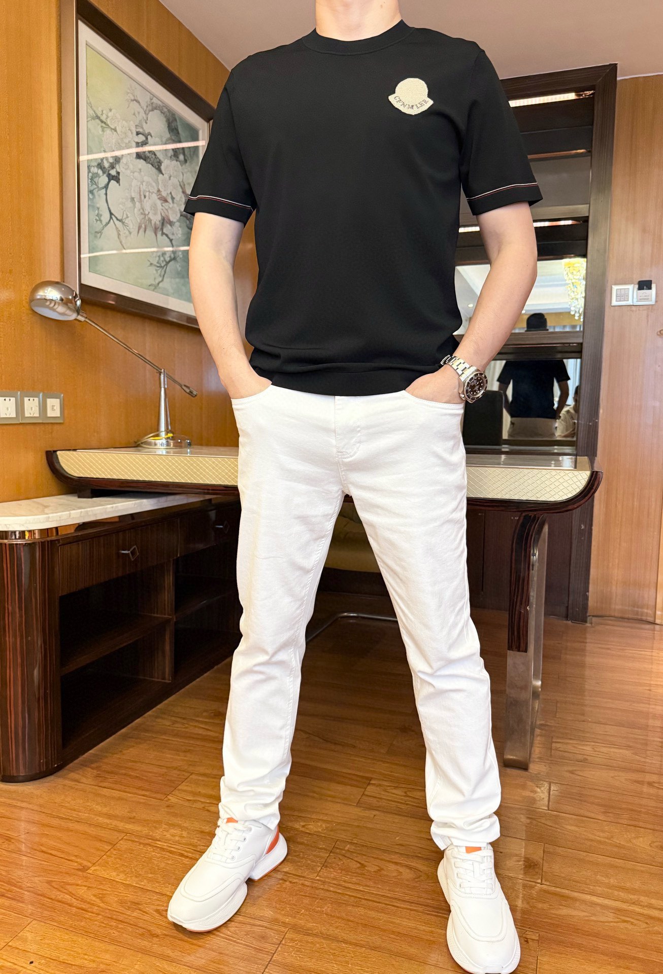 NO:514749,The latest hot T-shirts in the counter in 2025 are shipped, and the most popular items in European and American counters are sold!  Selected Italian imported Tennis knitted fabrics with the latest designs, the unique brand logo on the chest highlights the fashion, and the upper body effect can be seen. The number of codes is 48-56 (model 173/130 wears 48 with Hong Kong Lane Crawford gift box packaging), Moncler,tees, t-shirt,alexander wang19860909蒙口-2025专柜最新爆款t恤出货 欧美专柜热销单品！精选意大利进口天丝针织面料搭配最新的设计,胸前的独特品牌logo彰显时尚 上身效果看得见.码数48-56（模特173/130穿48配香港连卡佛礼盒包装）,,Moncler,tees，t-shirt,alexander wang,Men's clothing