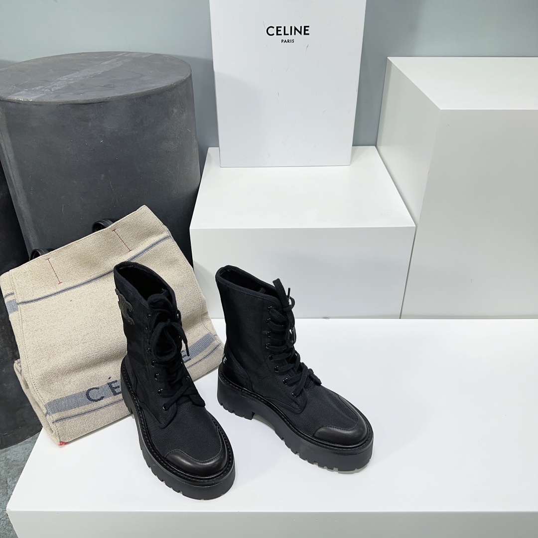 NO:477244,High-quality leather surface!  On cloth!  Top quality Celine 25ss autumn and winter classic new thick-soled invincible slim Martin boots lace-up boots!  The thick sole of the sponge cake is super handsome and cool!  Delicate and handsome, jeans are definitely a must-have item this autumn and winter!  Old-color calfskin, soft leather, about 5cm thick sole, height increases to make your legs look thin. The upper is original customized calfskin, inner foot pads are water-dyed cowhide, original molded large sole!  Bottom thickness: 5cm, 35-40 (40 custom made without return) with original packaging, boots, celine, celine, boots, jeans, cowhide19860909高品质皮面！布面！顶级品质Celine赛琳25ss秋冬经典新款厚底无敌显瘦马丁靴系带短靴！松糕厚底上脚超级帅气超级酷！秀气又不失帅气,配牛仔裤绝绝子绝对是今年秋冬必火的一款单品！做旧双色效果小牛皮、皮质柔软、鞋底厚5cm左右、增高显腿细.鞋面原版定制小牛皮,内里垫脚水染牛皮,原版开模大底！ 底厚:5cm 码数35-40 (40订做不退换) 配原版包装,靴子,celine,celine,boots,jeans,cowhide,Women's Shoes