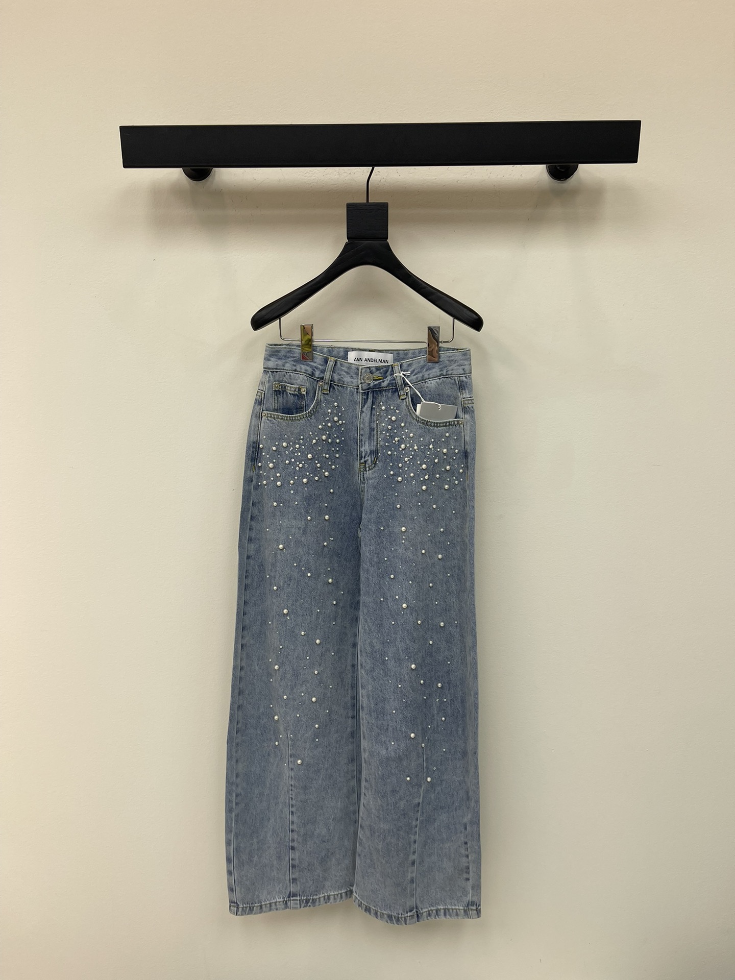 NO:473042,ANN ANDELMAN*25 new Glittering Hot Diamond Pearl Scimitar wide-leg pants jeans Official website, exclusive mold customization, using yb consistent denim cotton fabric, soft and comfortable fabric, good feel, can be worn all year round, this year is really popular with pearl accessories. This Glittering Hot Diamond + Pearl design highlights the brand style. The wide-leg version of the scimitar makes you look slim and long legs. A must-have for fashionable girl. A hot product!  ~ SML, jeans,alexander wang19860909ANN ANDELMAN*25新款闪闪烫钻珍珠弯刀阔腿裤牛仔裤 官网款 独家开模定制 采用yb一致牛仔棉面料 面料柔软舒适 手感好 一年四季都可以穿 今年真的很火珍珠配饰的 这款闪闪烫钻+珍珠设计 彰显品牌格调 弯刀阔腿版型显瘦显腿长 时髦girl必备 爆款！~ SML,,jeans,alexander wang,Women's clothing