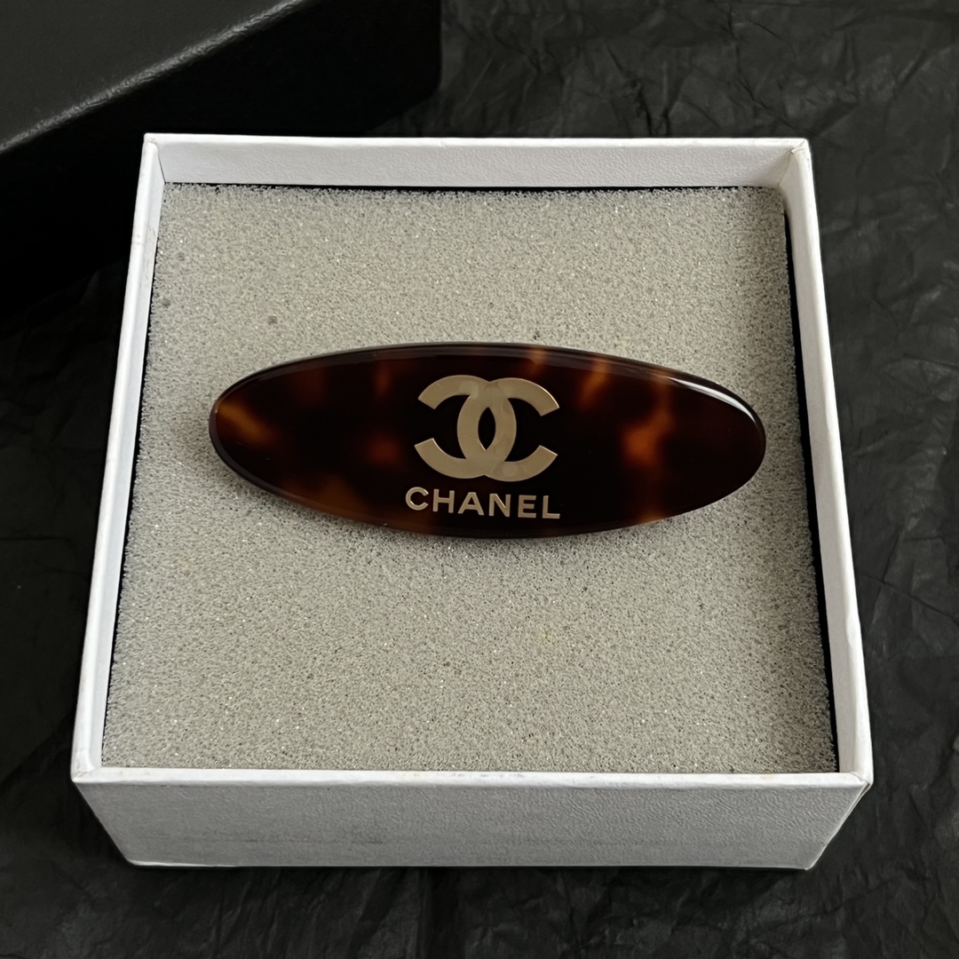 【】chaneL 小香中古发夹超洋气的古铜色 配上经典双C家抓夹夹 简直颜值爆棚 🤎太喜欢了 强推 🧸很