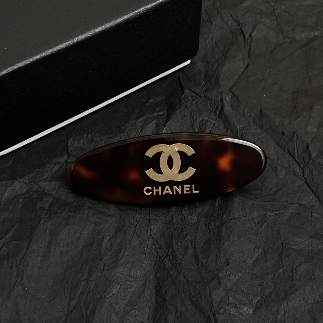 【】chaneL 小香中古发夹超洋气的古铜色 配上经典双C家抓夹夹 简直颜值爆棚 🤎太喜欢了 强推 🧸很