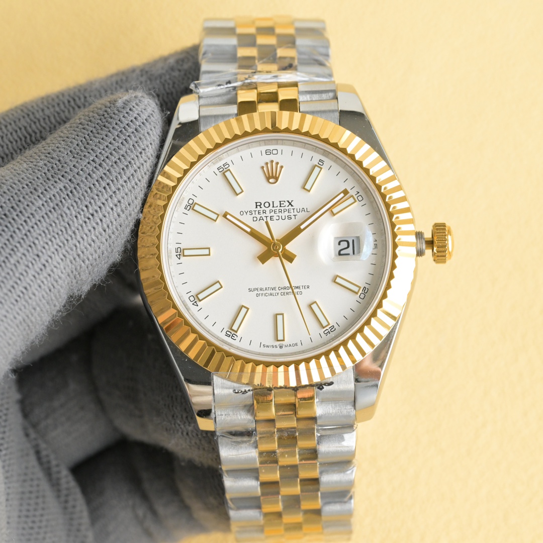 NO:339956,White Gold Special Price Special Price CLEAN Factory ROLEX Rolex 41mm Log Series Super Boutique Replica Hot!  A truly original and authentic replica of the one-to-one!  Welcome to PK and compare!  Break through the limit!  The wonderful details of the entire watch are as follows: 1 The literal pointer luminous uses Swiss luminous, just like the original version, luminous and bright. 2. The entire watch is made of 904L stainless steel!  The case and strap are copied 1 to 1, and the details are perfectly restored to the authentic product!  Connection between the strap and the case cover!  Cuff logo!  Especially excellent!  Comfortable with a touch!  3. Use 7 super high-cost original authentic alternative surfaces!  High-precision pot-shaped dial with original Swiss luminous combination studs and needles!  He is as beautiful as a flower!  Consistent with the inside and outside!  4. Adopt Dandong 2824 movement!  Walk accurately and have strong kinetic energy!  Calendar printing!  Super high quality log watch!  Worth your possession!  Only a small quantity arrives!  First served!  The best luxury recommendation for gifts, please identify the exclusive quality of CLEAN, Rolex19860909白 金 特价 特价 CLEAN Factory ROLEX 劳力士41mm日志系列 超级精品复刻 火爆来袭！ 真正原装正品一比一的复刻！欢迎来PK对比！ 突破极限！整表的精彩细节如下: 1字面指针夜光采用瑞士夜光,跟原版一样,夜光明亮. 2.全表釆用904L精钢材质！表壳与表带1比1复制,细节完美还原正品！表带和壳套处的联接！表扣logo！特别优秀！配带感舒适！ 3.采用7种超高成本的原装正品级代用表面！高精密的锅盖形表盘搭配原装瑞士夜光的组合字钉和表针！真是貌美如花！表里如一！ 4.采用丹东2824机芯 ！走时精准,动能强悍！日历印刷！ 超高品质的日志手表！值得你拥有！ 只有少量到货！先抢先得！ 送礼最佳奢华推荐请认准C厂CLEAN独家品质,,rolex,Watch