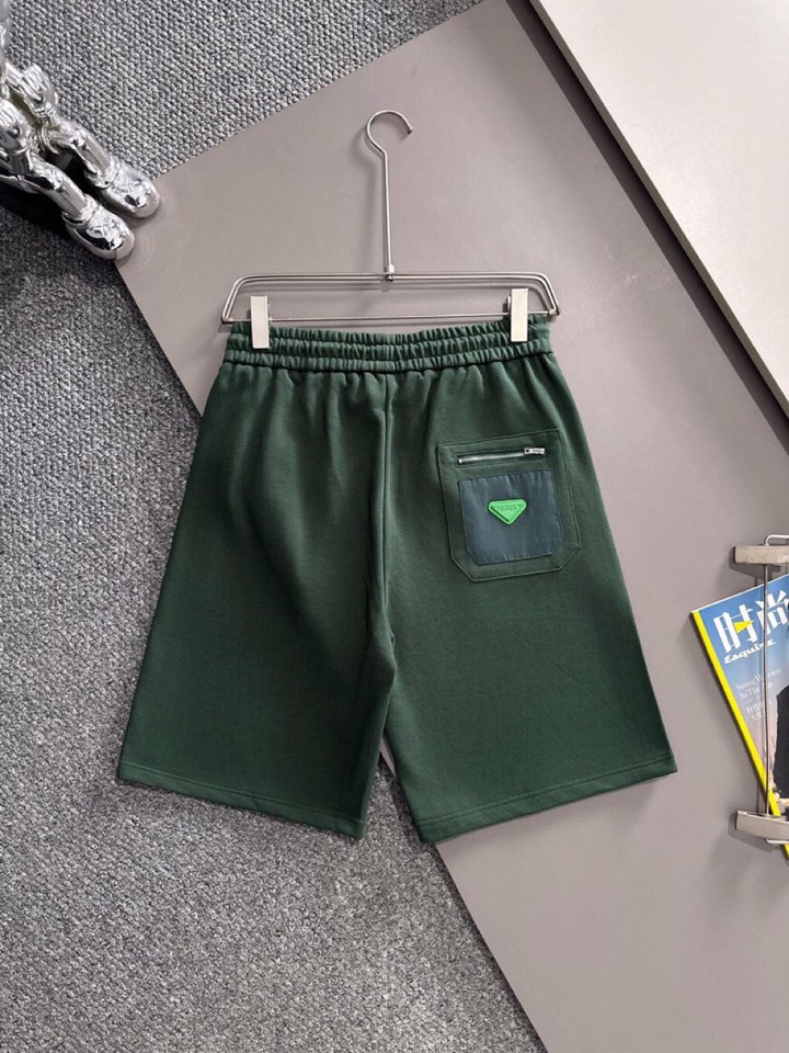  Prada 普拉达2025夏季最新品，同步有售，原单狠货，时尚休闲短裤，采用进口原版面料，顶级刺绣🪡工