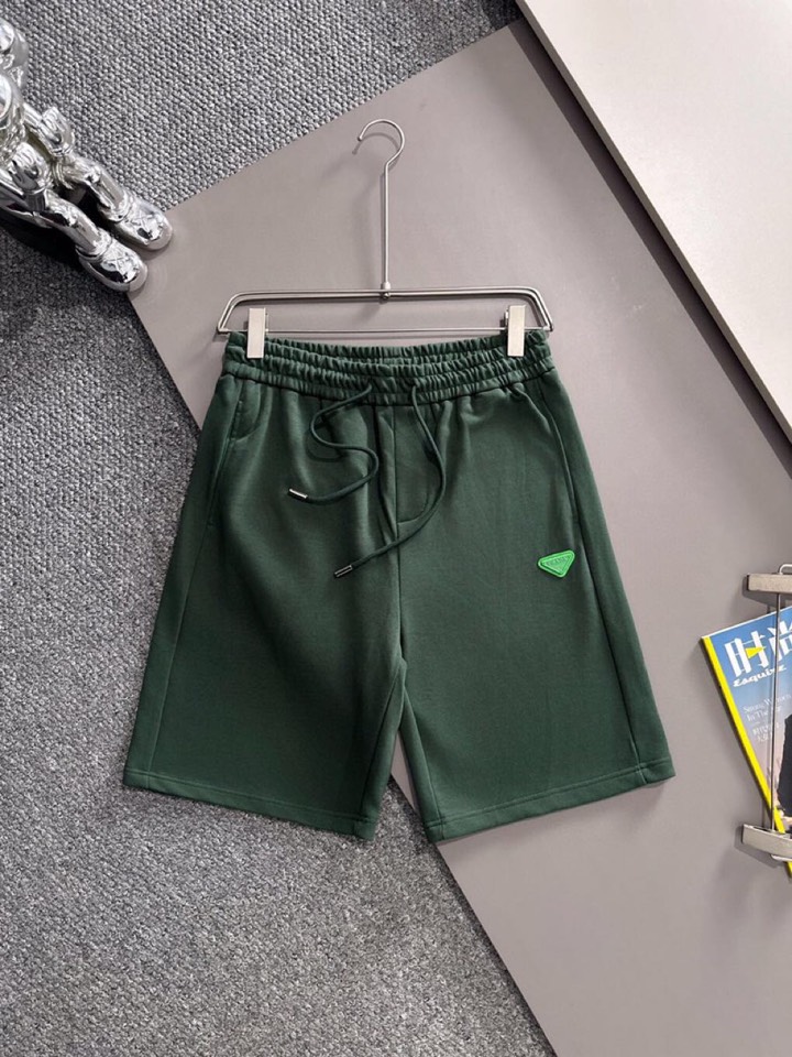  Prada 普拉达2025夏季最新品，同步有售，原单狠货，时尚休闲短裤，采用进口原版面料，顶级刺绣🪡工