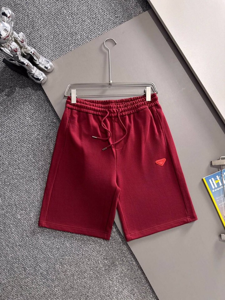  Prada 普拉达2025夏季最新品，同步有售，原单狠货，时尚休闲短裤，采用进口原版面料，顶级刺绣🪡工