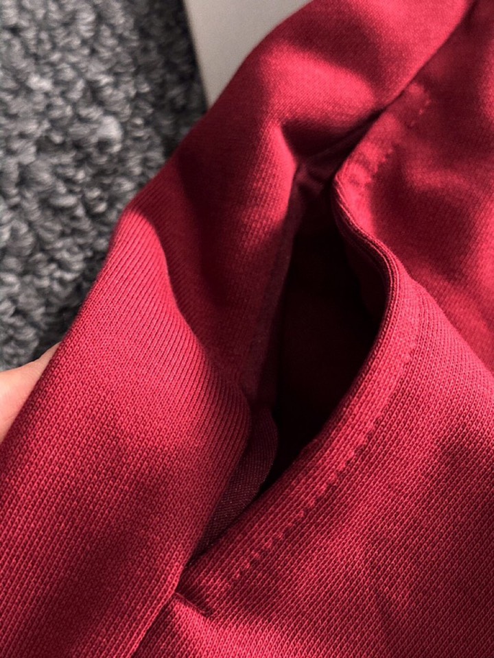  Prada 普拉达2025夏季最新品，同步有售，原单狠货，时尚休闲短裤，采用进口原版面料，顶级刺绣🪡工