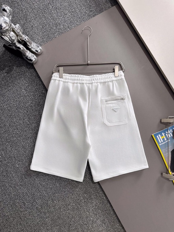  Prada 普拉达2025夏季最新品，同步有售，原单狠货，时尚休闲短裤，采用进口原版面料，顶级刺绣🪡工