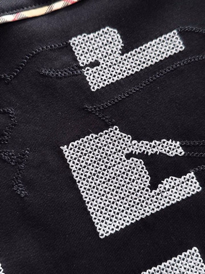  Burberry 巴宝莉25ss新款短袖圆领T恤，男女同款情侣款，定制260克100％双纱纯棉面料·定