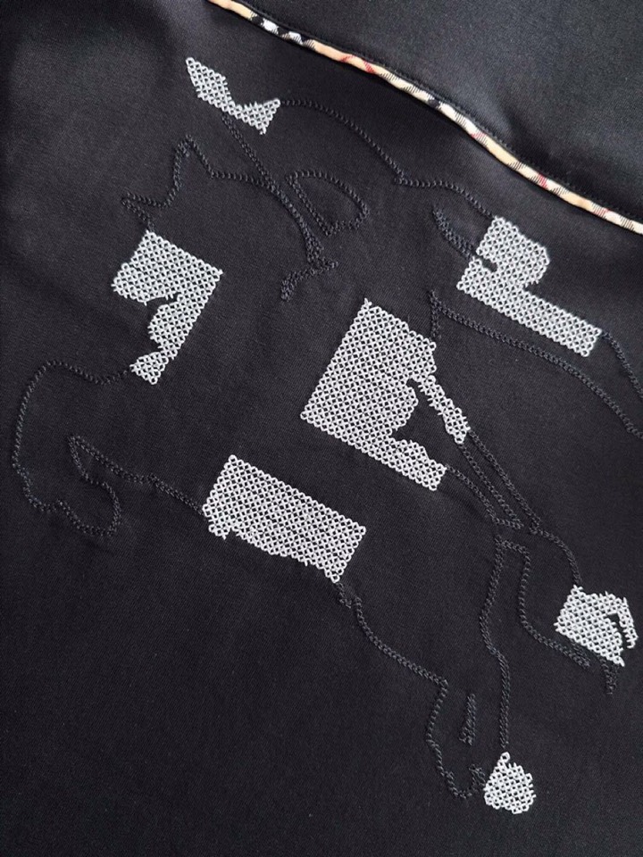  Burberry 巴宝莉25ss新款短袖圆领T恤，男女同款情侣款，定制260克100％双纱纯棉面料·定