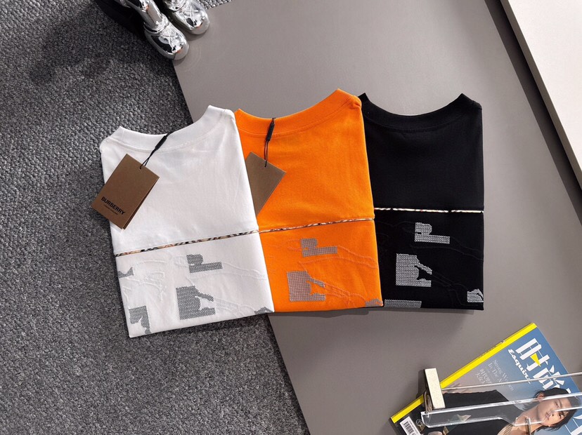  Burberry 巴宝莉25ss新款短袖圆领T恤，男女同款情侣款，定制260克100％双纱纯棉面料·定
