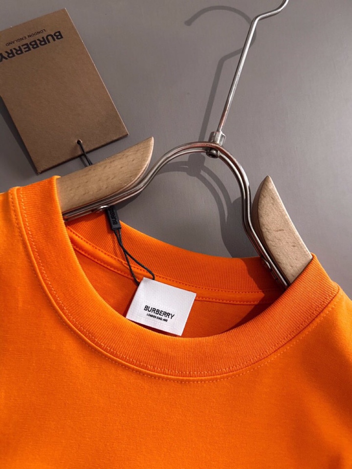  Burberry 巴宝莉25ss新款短袖圆领T恤，男女同款情侣款，定制260克100％双纱纯棉面料·定