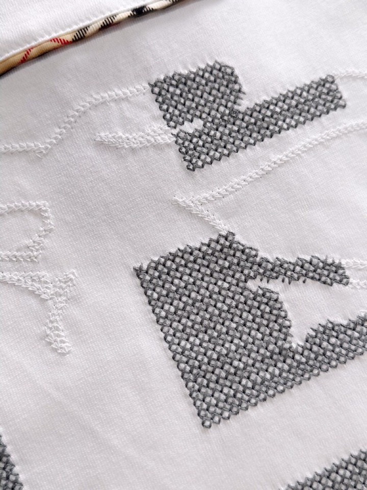  Burberry 巴宝莉25ss新款短袖圆领T恤，男女同款情侣款，定制260克100％双纱纯棉面料·定