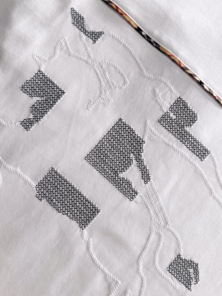  Burberry 巴宝莉25ss新款短袖圆领T恤，男女同款情侣款，定制260克100％双纱纯棉面料·定