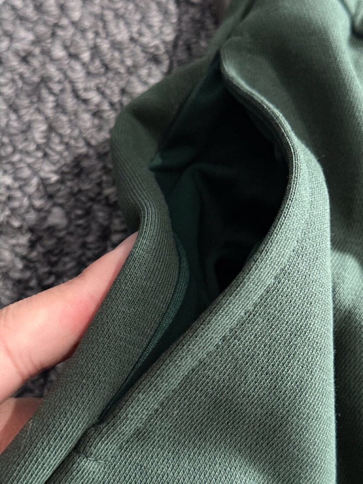  Prada 普拉达2025夏季最新品，同步有售，原单狠货，时尚休闲短裤，采用进口原版面料，顶级刺绣🪡工