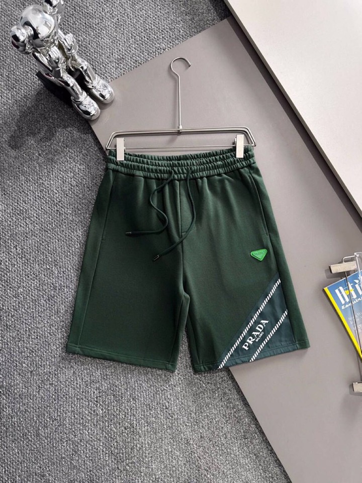  Prada 普拉达2025夏季最新品，同步有售，原单狠货，时尚休闲短裤，采用进口原版面料，顶级刺绣🪡工