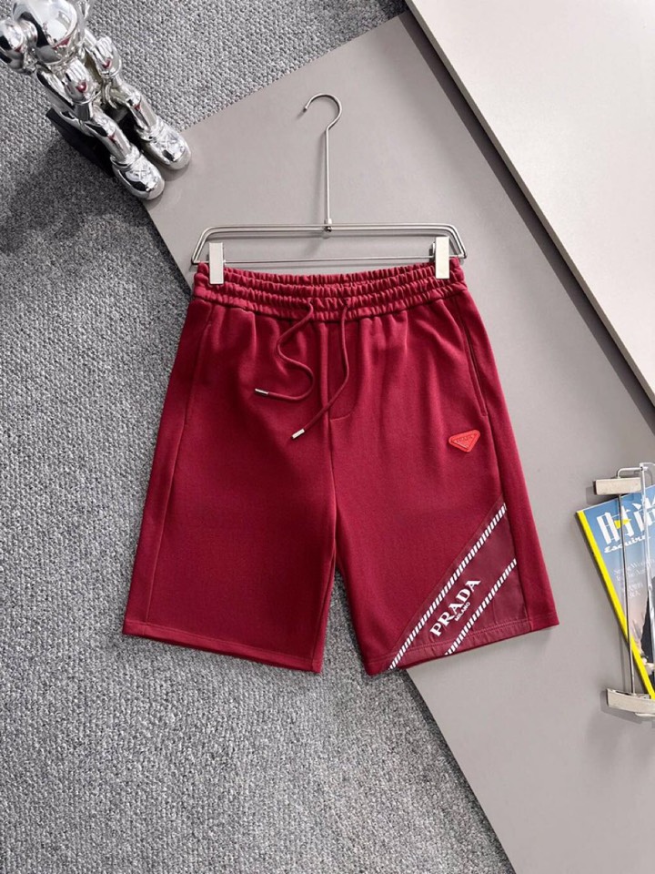  Prada 普拉达2025夏季最新品，同步有售，原单狠货，时尚休闲短裤，采用进口原版面料，顶级刺绣🪡工