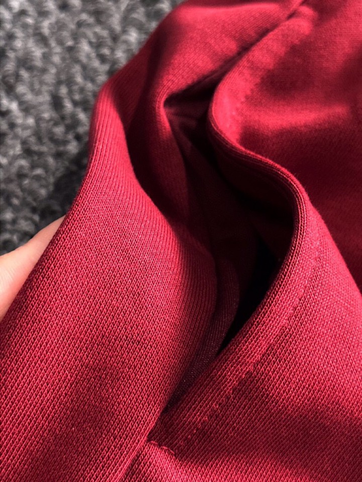  Prada 普拉达2025夏季最新品，同步有售，原单狠货，时尚休闲短裤，采用进口原版面料，顶级刺绣🪡工