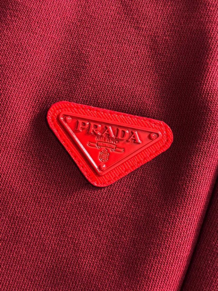  Prada 普拉达2025夏季最新品，同步有售，原单狠货，时尚休闲短裤，采用进口原版面料，顶级刺绣🪡工