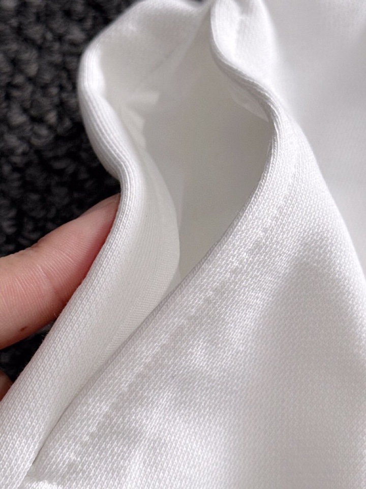  Prada 普拉达2025夏季最新品，同步有售，原单狠货，时尚休闲短裤，采用进口原版面料，顶级刺绣🪡工