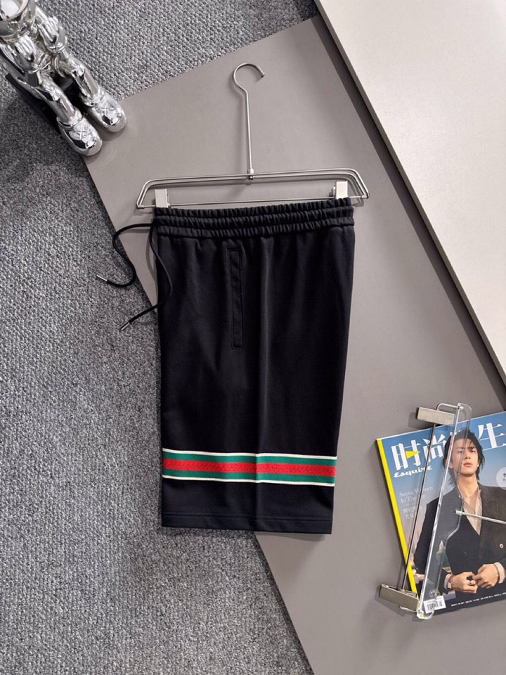  Gucci 古奇2025夏季最新品，同步有售，原单狠货，时尚休闲短裤，采用进口原版面料，顶级刺绣🪡工艺