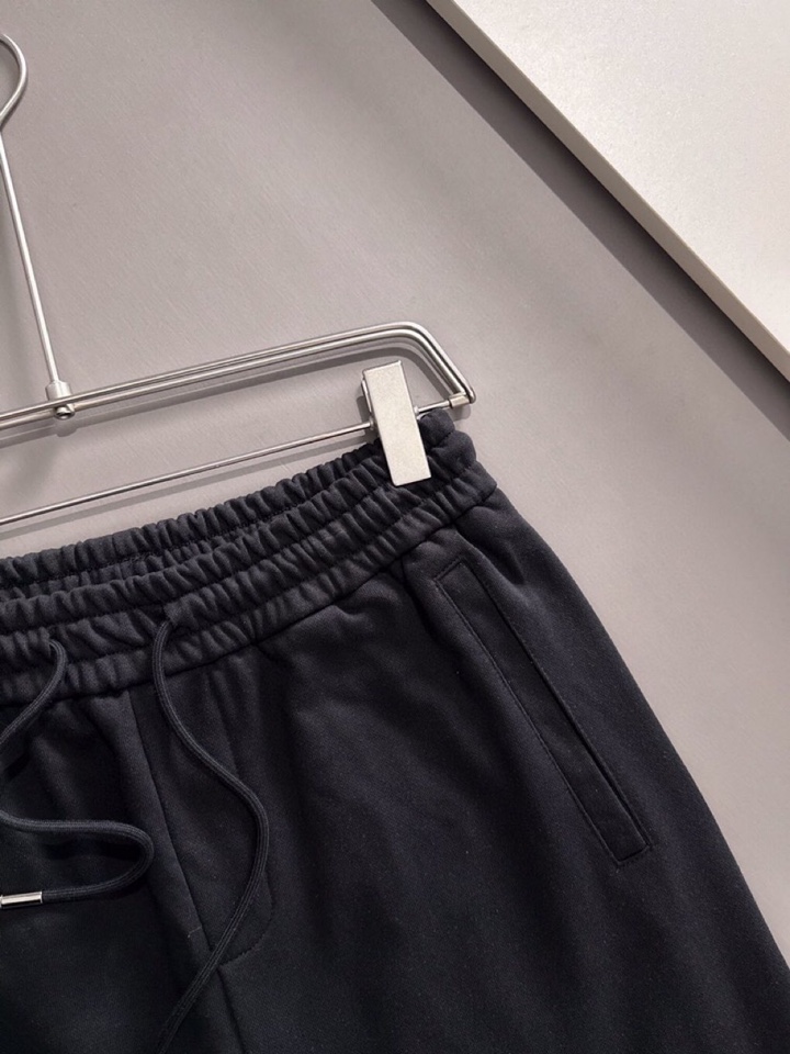  Gucci 古奇2025夏季最新品，同步有售，原单狠货，时尚休闲短裤，采用进口原版面料，顶级刺绣🪡工艺