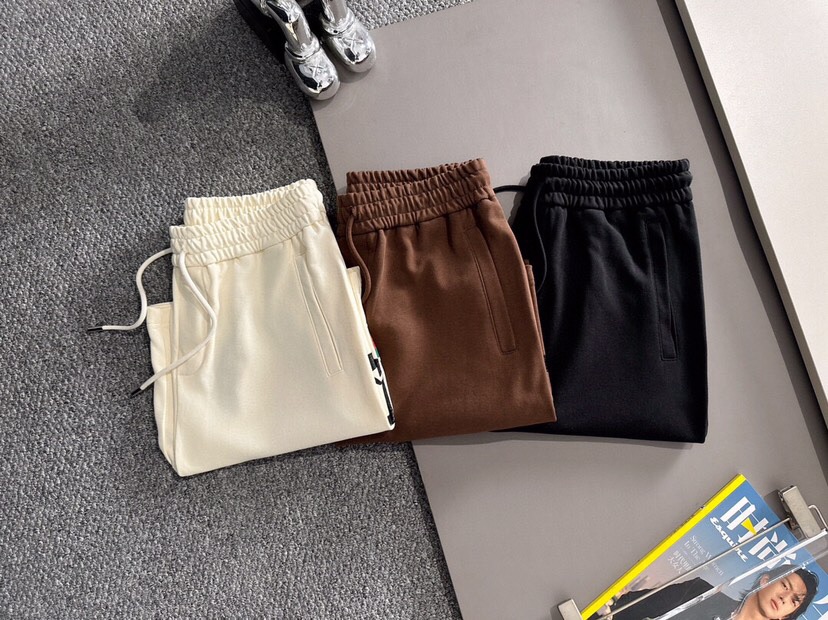  Gucci 古奇2025夏季最新品，同步有售，原单狠货，时尚休闲短裤，采用进口原版面料，顶级刺绣🪡工艺