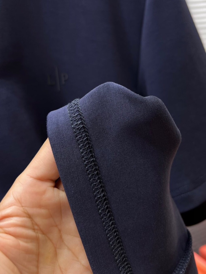  Loro Piana 诺悠翩雅lP🆕 新品时尚短袖圆领T恤，简约时尚老钱风单品设计，天丝棉+聚酯纤维面