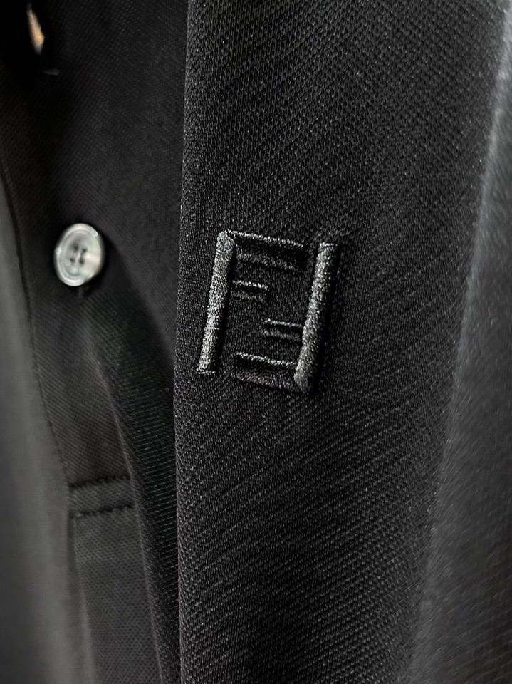  FENDI 芬迪25春夏新款男士撞色珠地网眼棉短袖翻领T恤Polo衫，原版珠地棉面料，可商务可休闲！2