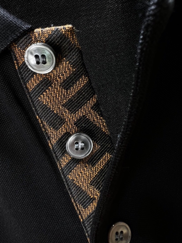  FENDI 芬迪25春夏新款男士撞色珠地网眼棉短袖翻领T恤Polo衫，原版珠地棉面料，可商务可休闲！2