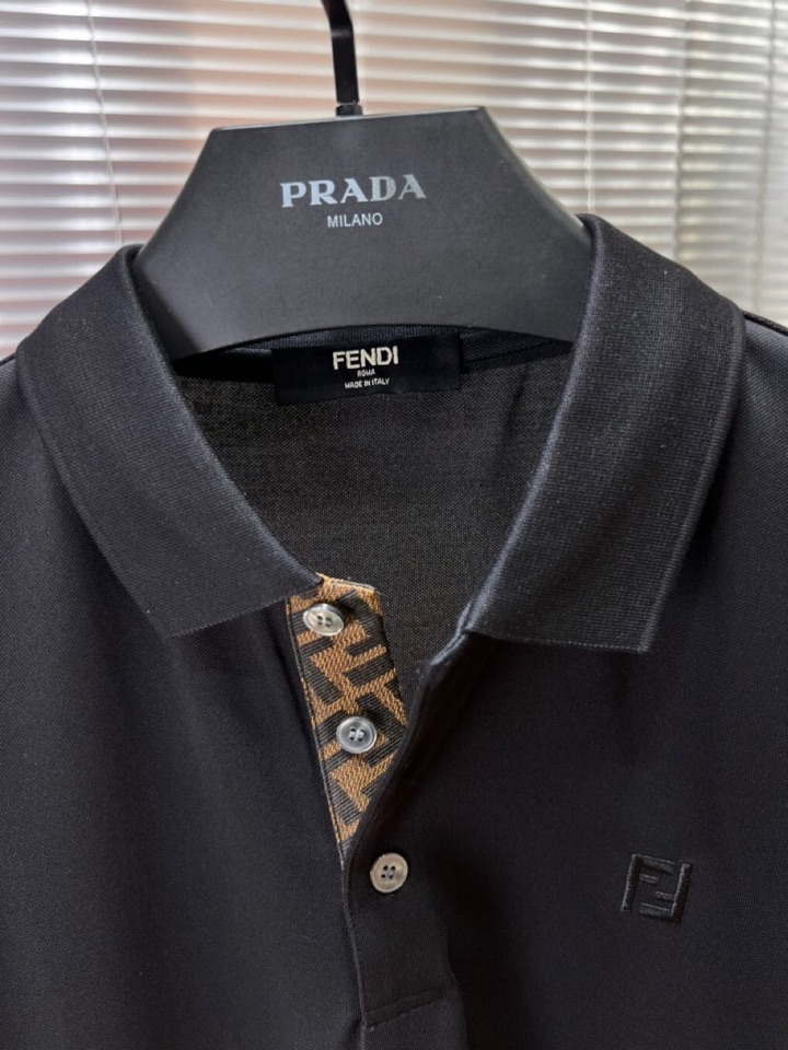  FENDI 芬迪25春夏新款男士撞色珠地网眼棉短袖翻领T恤Polo衫，原版珠地棉面料，可商务可休闲！2