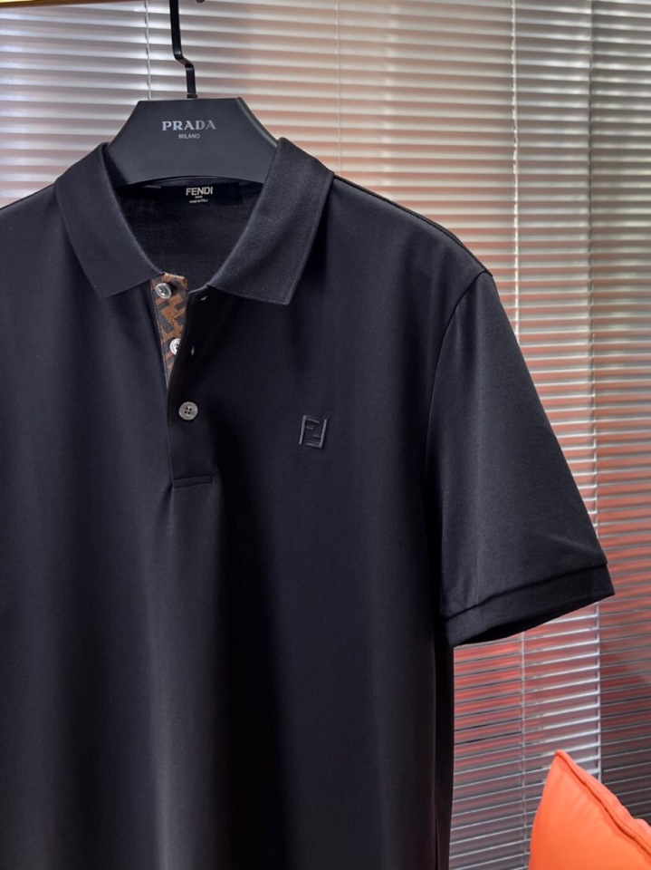  FENDI 芬迪25春夏新款男士撞色珠地网眼棉短袖翻领T恤Polo衫，原版珠地棉面料，可商务可休闲！2