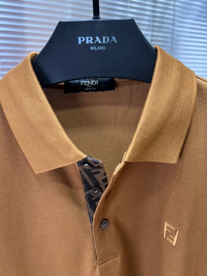  FENDI 芬迪25春夏新款男士撞色珠地网眼棉短袖翻领T恤Polo衫，原版珠地棉面料，可商务可休闲！2