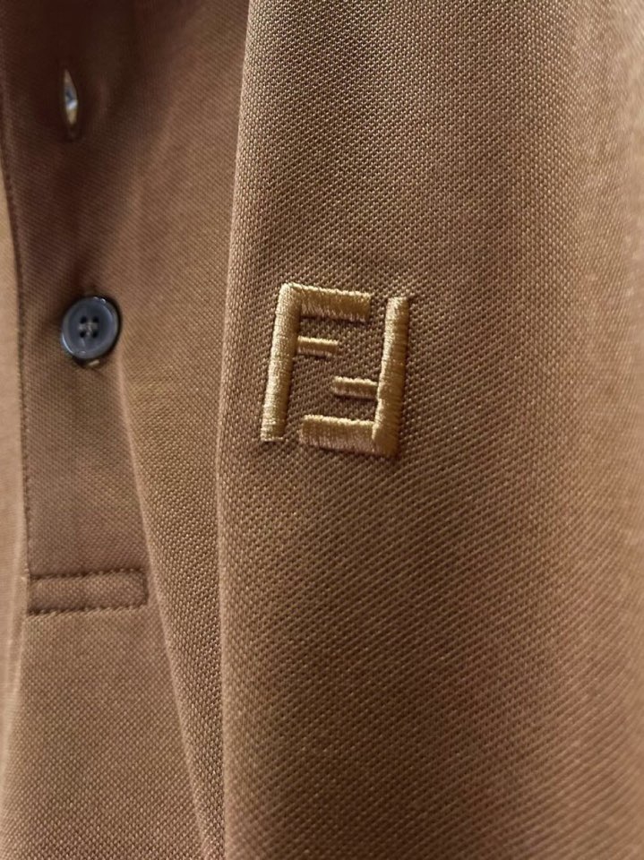  FENDI 芬迪25春夏新款男士撞色珠地网眼棉短袖翻领T恤Polo衫，原版珠地棉面料，可商务可休闲！2