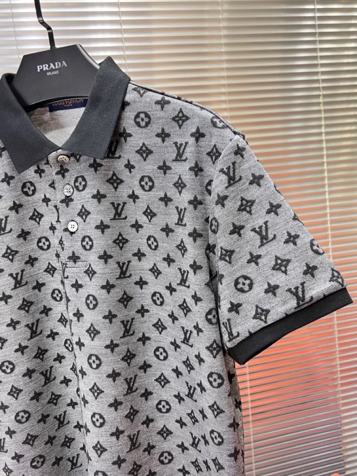  Louis Vuitton 路易威登LV 驴牌2025春夏最新款男女同款情侣款翻领套装，定制老花log